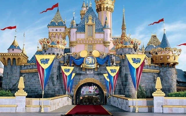 khu-Main-Street-tai-disneyland-hong-kong
