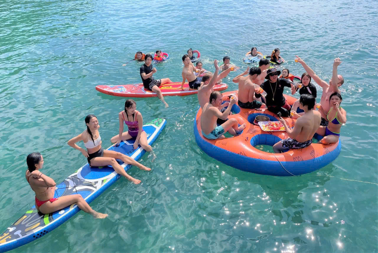 Tour bar nổi nha trang